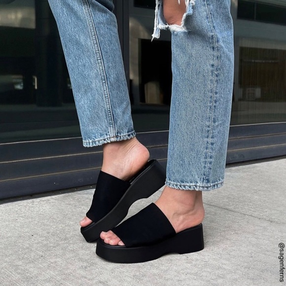 Steve Madden Shoes - Steve Madden Slinky black y2k vintage 90s slide platform sandals